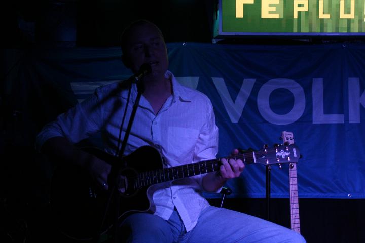 2008-11-28 M3_live at replugged 038.jpg
